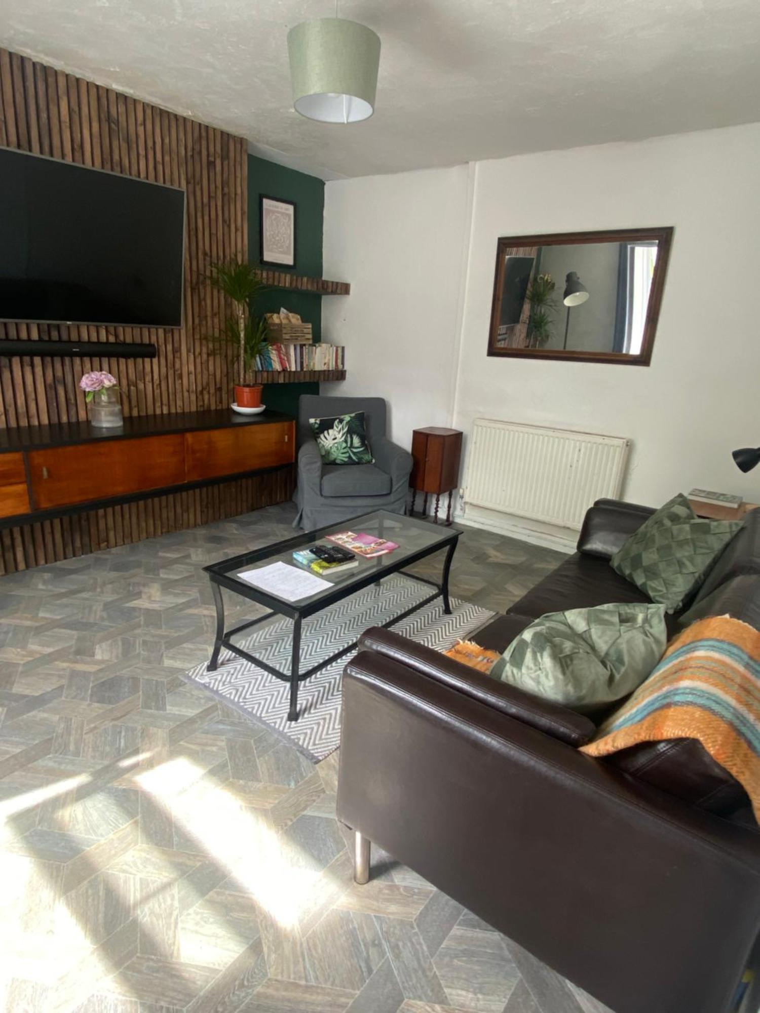 Mountain View Two Bedroom Llwynypia 外观 照片