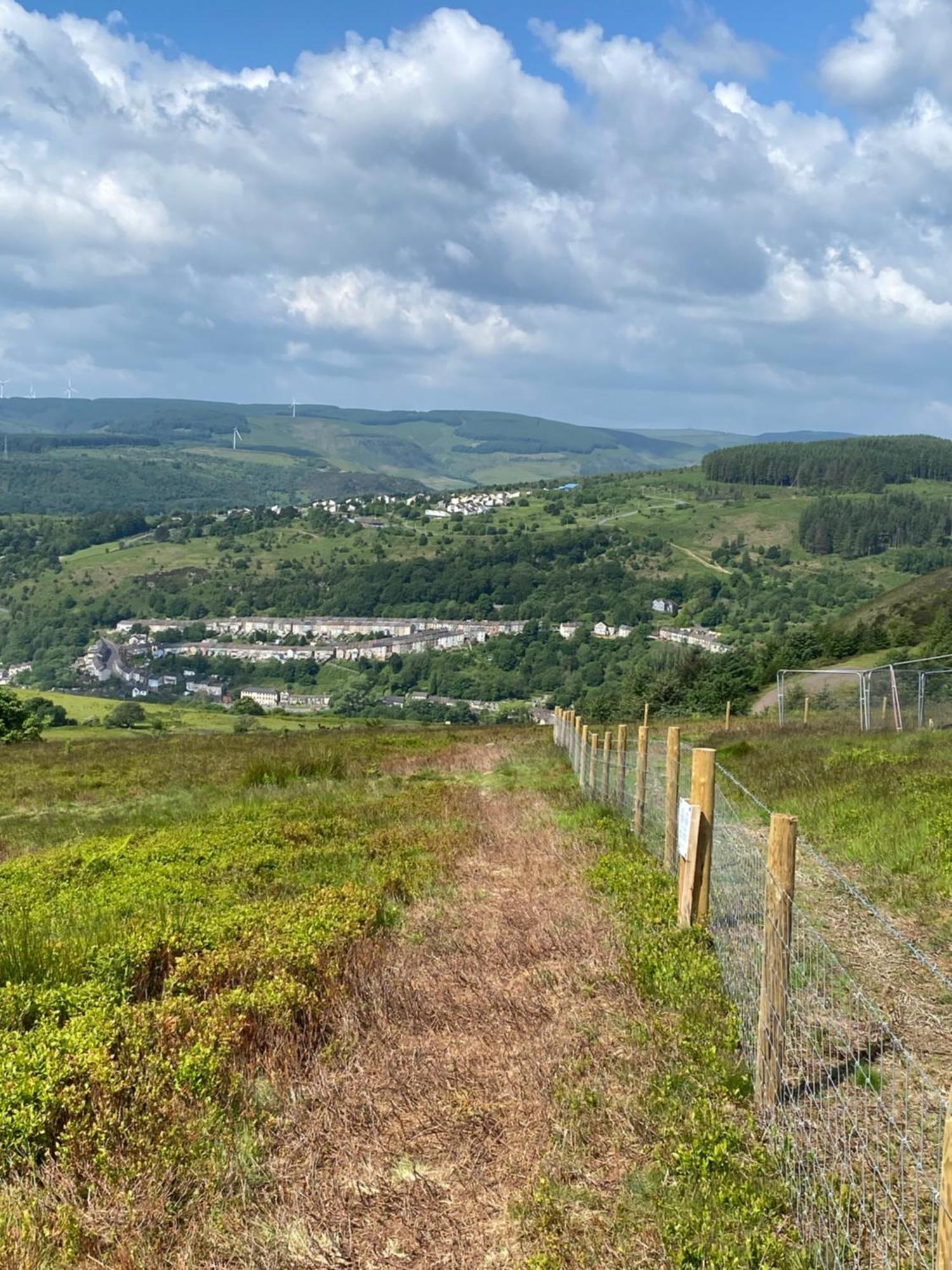 Mountain View Two Bedroom Llwynypia 外观 照片